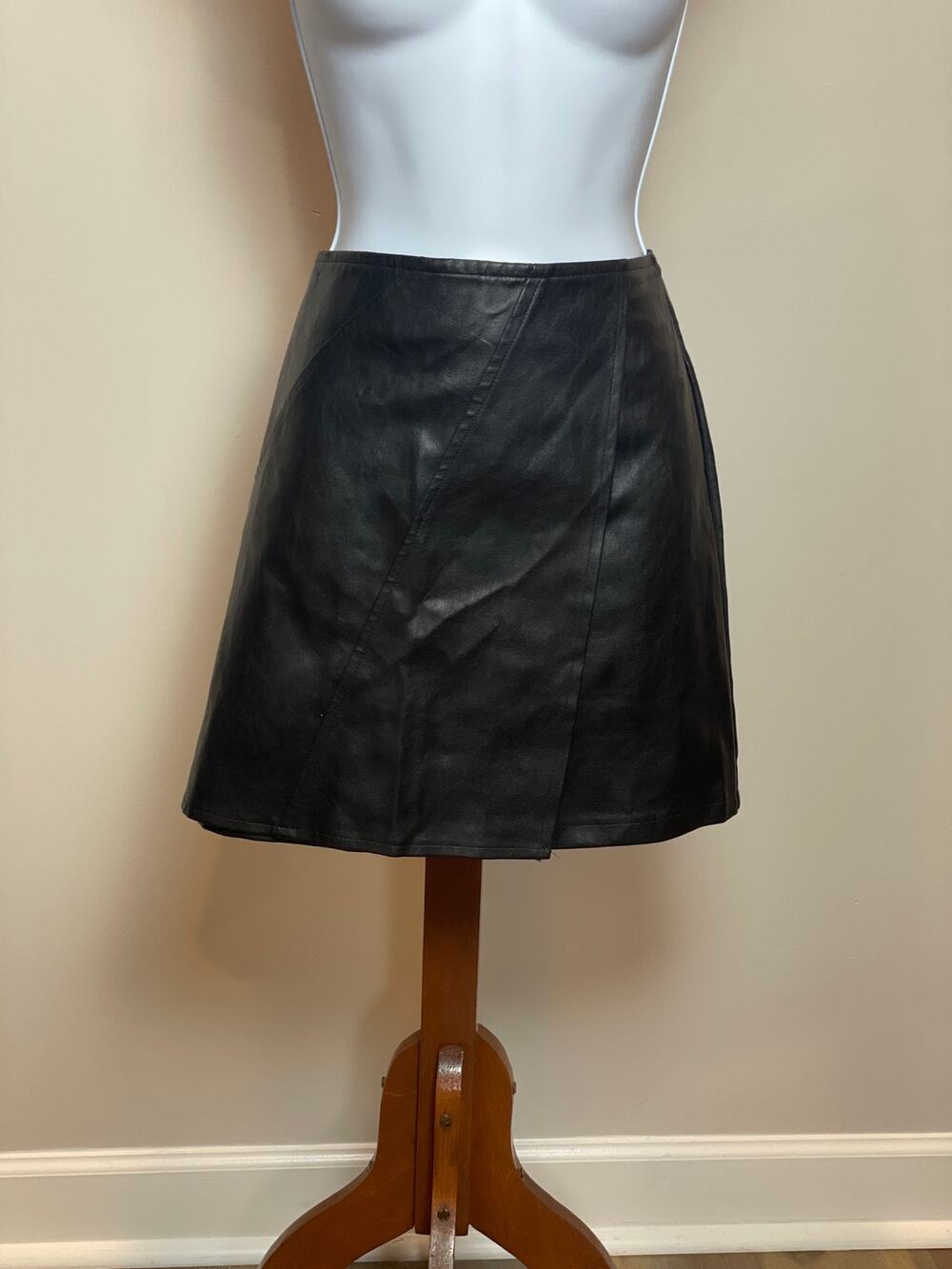 She and Sky Womens Black Faux Leather Skirt S New With Tag